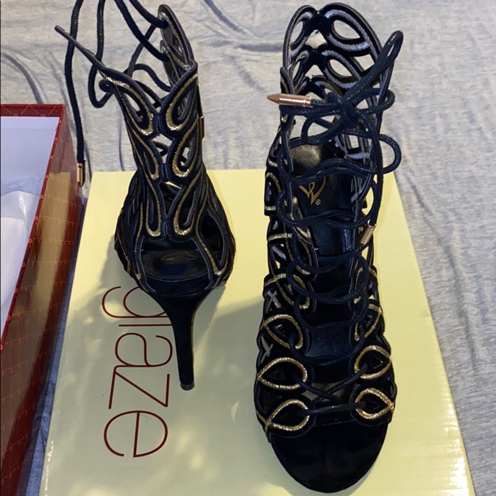 Heels - Picture 2 of 4